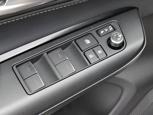 Certified 2021 Toyota Venza LE image 17