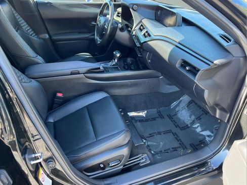 Used 2019 Lexus UX 200 F Sport image 14