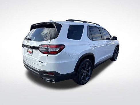 Certified 2025 Honda Pilot Sport image 5