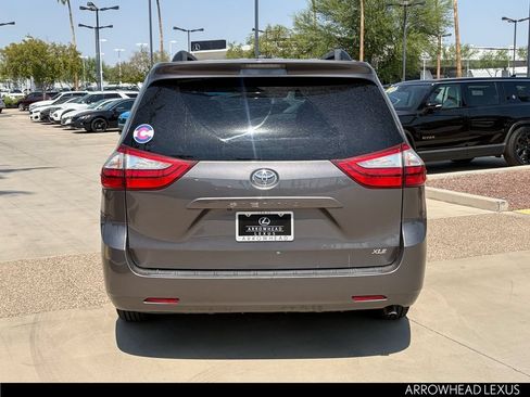 Used 2015 Toyota Sienna XLE FWD image 5