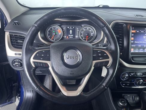 Used 2016 Jeep Cherokee Latitude w/ Cold Weather Group image 17