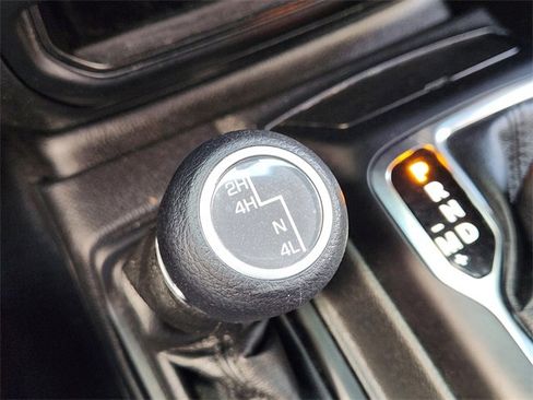 Certified 2023 Jeep Gladiator Sport image 18