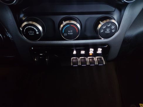 Used 2020 RAM 1500 Lone Star image 4