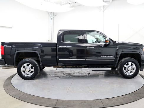 Used 2019 GMC Sierra 3500 Denali w/ Duramax Plus Package image 8