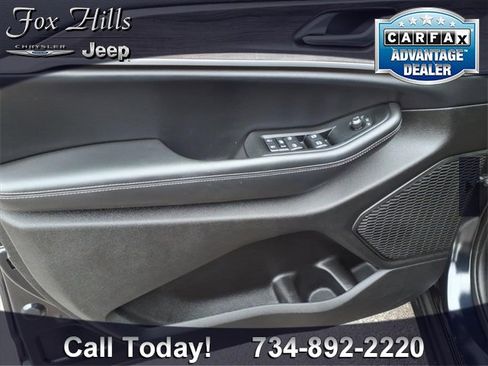 Used 2024 Jeep Grand Cherokee Limited image 14