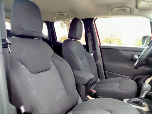 Used 2017 Jeep Renegade Latitude image 21