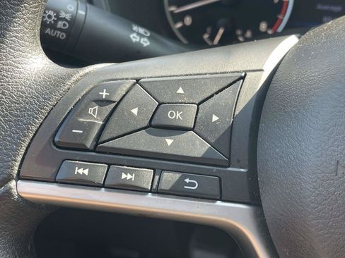 Used 2025 Nissan Altima 2.5 SV FWD image 21