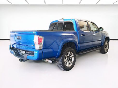 Used 2016 Toyota Tacoma Limited w/ Towing Package image 4