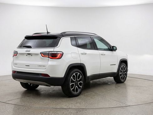 Used 2025 Jeep Compass Trailhawk image 9