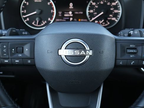 Used 2025 Nissan Rogue SV FWD image 33