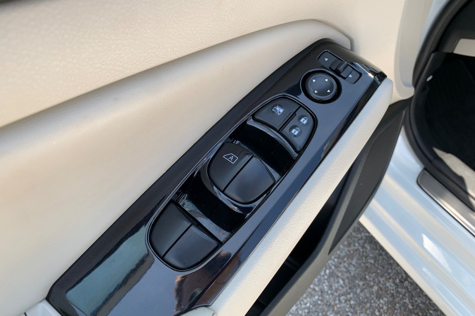 Used 2024 Nissan Altima 2.5 SL FWD image 12