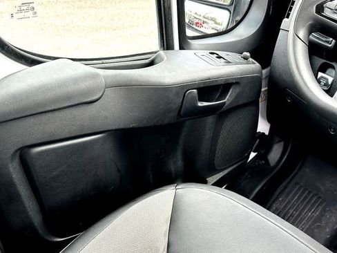 Used 2025 RAM ProMaster 2500 w/ Convenience Group FWD image 13