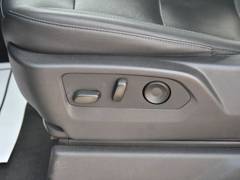 Used 2024 GMC Sierra 1500 SLT image 18