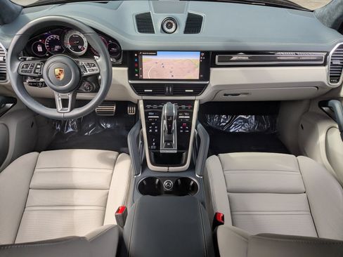 Certified 2023 Porsche Cayenne Turbo AWD/4WD image 23