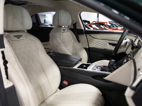 Used 2023 Bentley Flying Spur Plug-In Hybrid AWD/4WD image 42