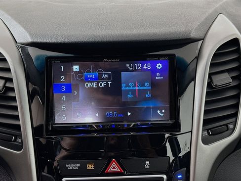 Used 2017 Hyundai Elantra GT FWD image 19