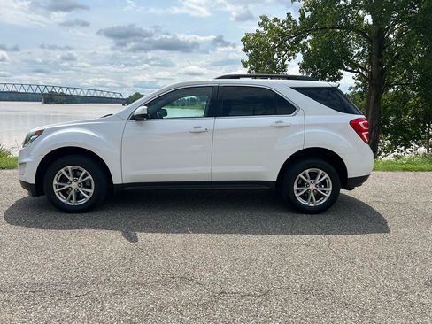 Used 2017 Chevrolet Equinox LT w/ Convenience Package AWD/4WD image 2