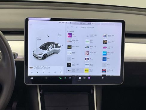 Used 2020 Tesla Model Y Long Range image 27