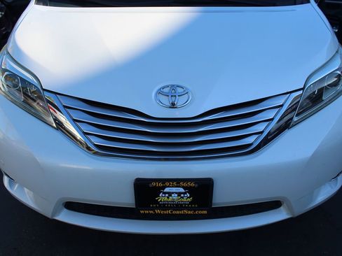Used 2015 Toyota Sienna Limited Premium FWD image 9