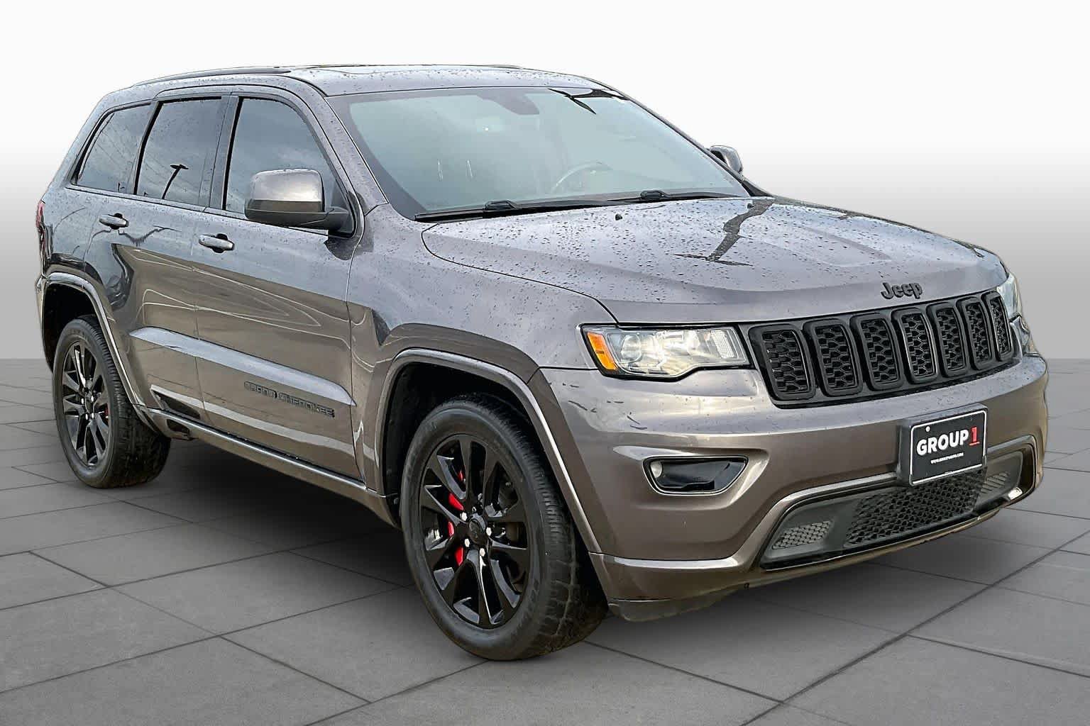 Used 2019 Jeep Grand Cherokee Altitude AWD/4WD image 3