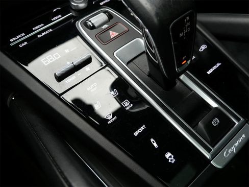 Used 2022 Porsche Cayenne Turbo image 17
