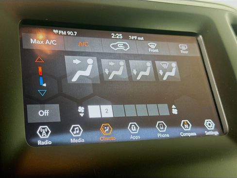 Used 2020 Jeep Cherokee Latitude Plus AWD/4WD image 23