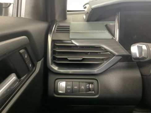 Used 2025 GMC Acadia AT4 AWD/4WD image 18