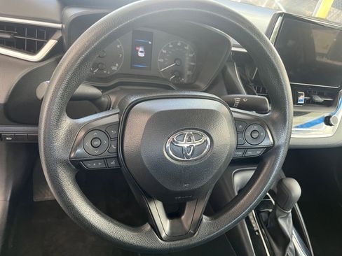 Used 2025 Toyota Corolla LE FWD image 28