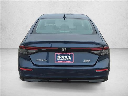 Used 2023 Honda Accord Touring image 6