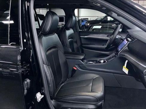 New 2025 Jeep Grand Cherokee Limited w/ Black Appearance Package image 53