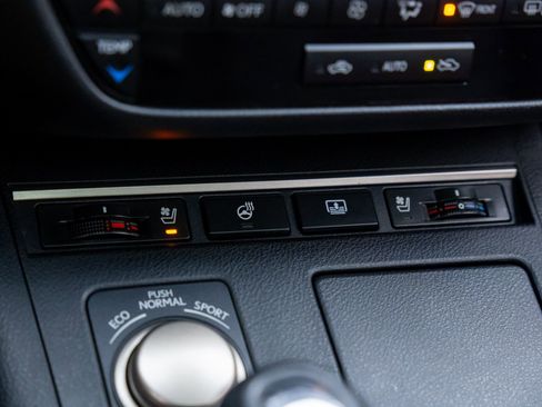 Used 2015 Lexus ES 300h image 26