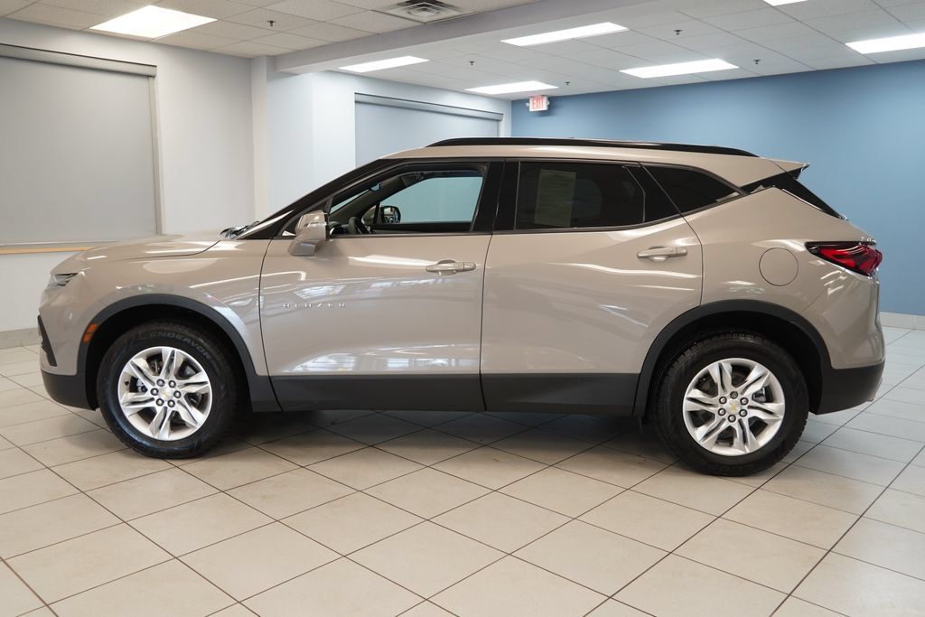 Used 2021 Chevrolet Blazer LT FWD image 2