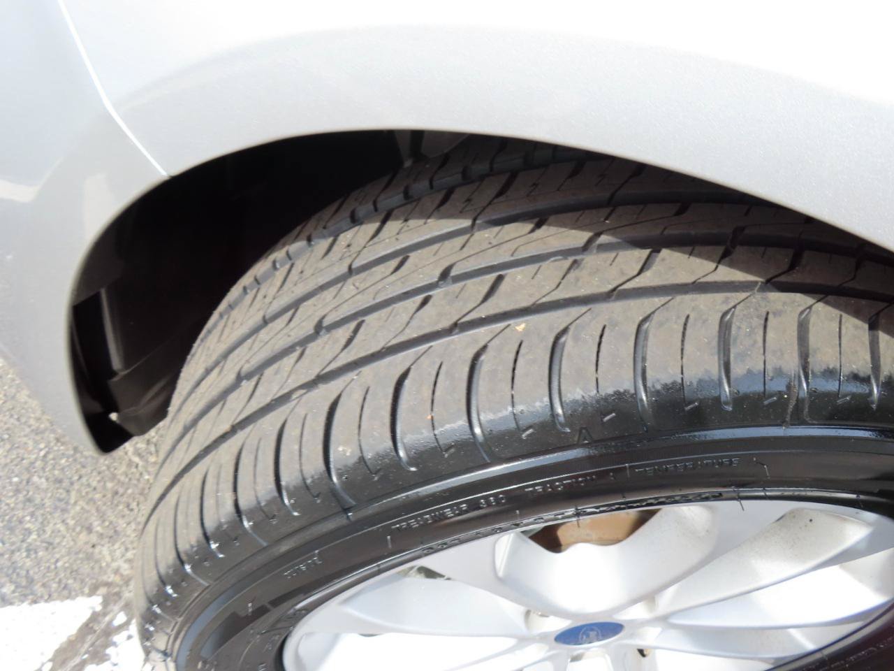 Used 2020 Ford Fusion SE FWD image 14