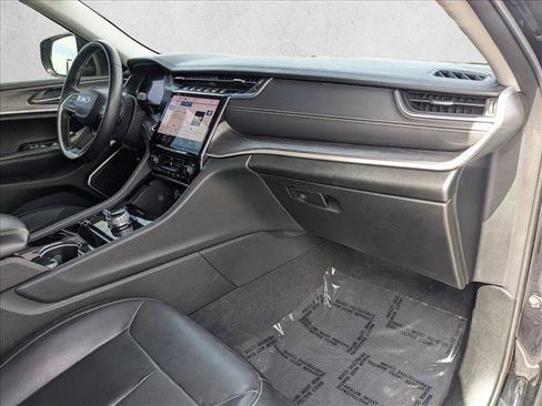 Used 2022 Jeep Grand Cherokee Limited image 19