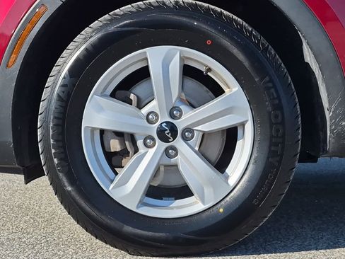 Used 2022 Kia Sorento LX image 6