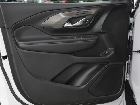 Used 2024 GMC Terrain SLT w/ Elevation Edition image 20