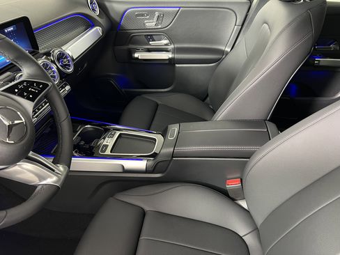 New 2025 Mercedes-Benz GLB 250 4MATIC image 4