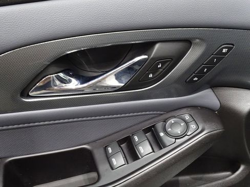 Used 2020 Chevrolet Traverse Premier image 24