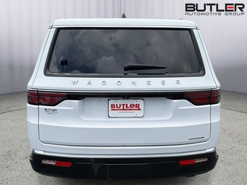 Used 2024 Jeep Wagoneer L Series II RWD image 5