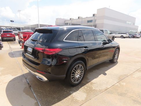 Used 2025 Mercedes-Benz GLC 300 image 11