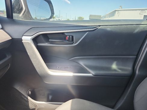 Used 2022 Toyota RAV4 LE AWD/4WD image 27