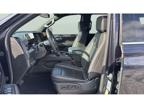 Used 2025 Chevrolet Tahoe Premier image 11