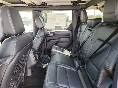 New 2025 Ford Bronco Badlands image 9