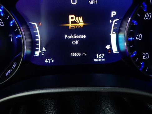 Used 2022 Chrysler Pacifica Touring-L w/ Uconnect Theater Family Group image 27