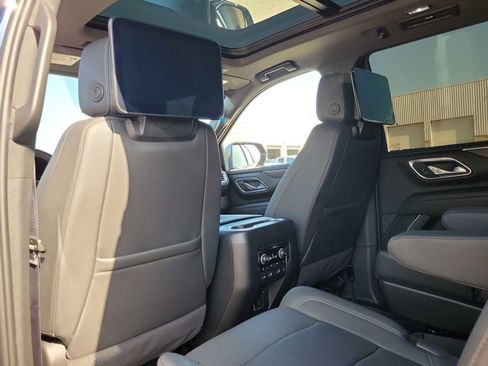 Used 2024 Chevrolet Tahoe Z71 w/ Luxury Package AWD/4WD image 16