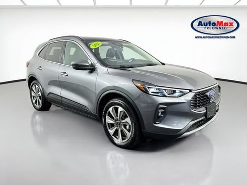 Used 2025 Ford Escape Platinum AWD/4WD image 1