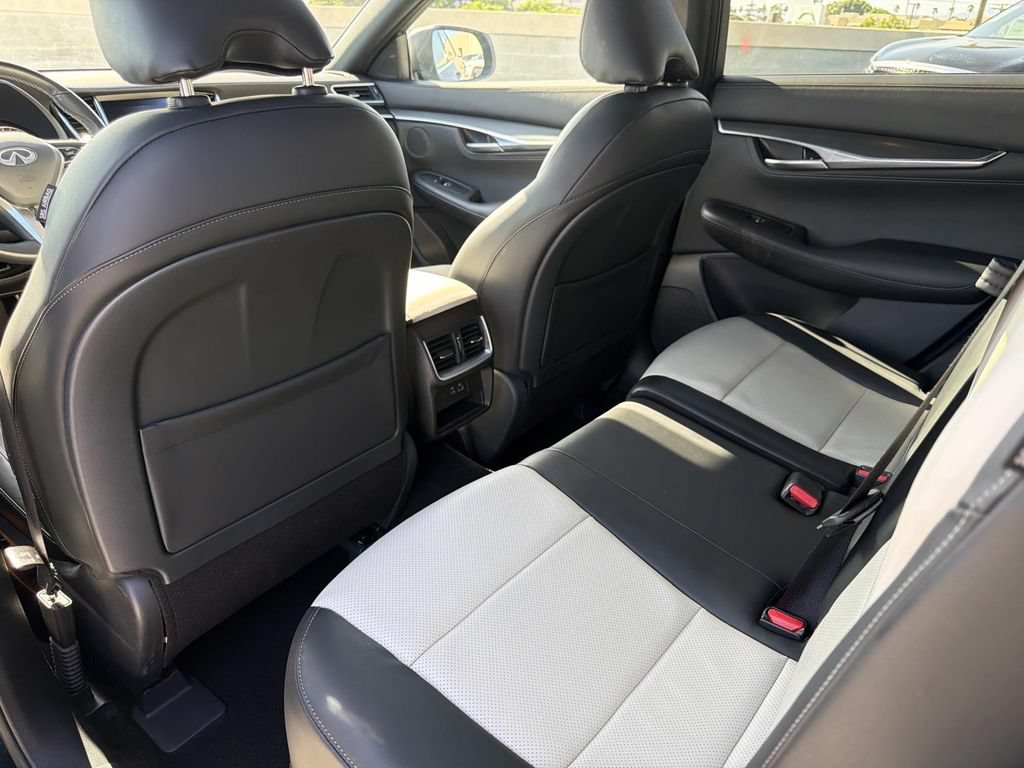 Certified 2025 INFINITI QX55 Luxe w/ Cargo Package AWD/4WD image 11