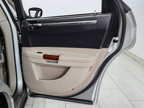 Used 2006 Chrysler 300 Touring image 43