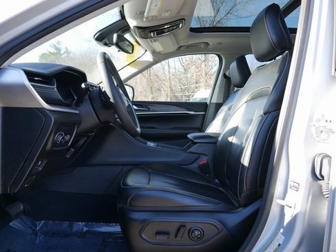 Used 2023 Jeep Grand Cherokee Limited image 12