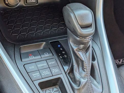 Used 2019 Toyota RAV4 XLE image 24